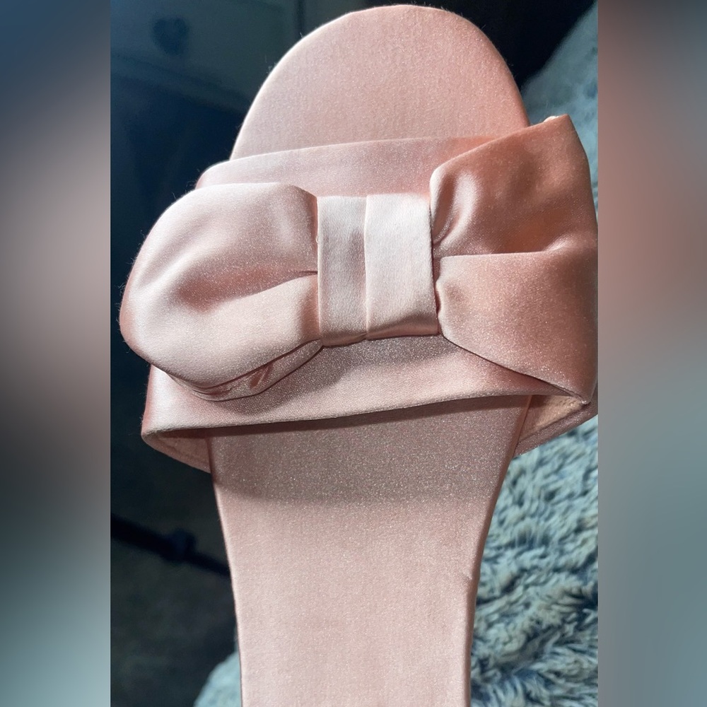 Pink Valiant Slide Sandal with bows These Slides are a Size 8.5 - EUC - Picture 2 of 7